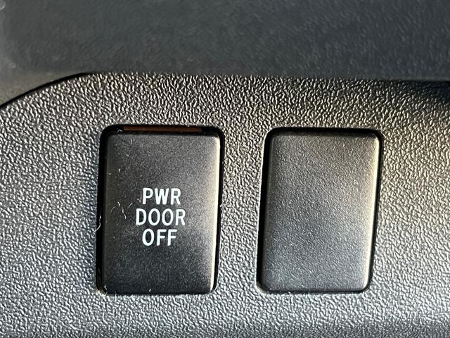 ハイエースコミューター スーパーロングＧＬ　１０人乗り３ナンバー登録／普通免許で運転可能／パワースライドドア／ＬＥＤヘッドランプ／ローダウン／Ｆスポイラー／パンデミック１６ＡＷ＆ＰＡＲＡＤＡ／シートカバー／黒木目インテリア／ナビ／ＥＴＣ／ＦＤＭ（56枚目）