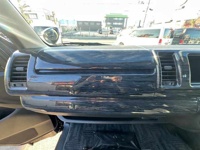 ハイエースコミューター スーパーロングＧＬ　１０人乗り３ナンバー登録／普通免許で運転可能／パワースライドドア／ＬＥＤヘッドランプ／ローダウン／Ｆスポイラー／パンデミック１６ＡＷ＆ＰＡＲＡＤＡ／シートカバー／黒木目インテリア／ナビ／ＥＴＣ／ＦＤＭ（58枚目）