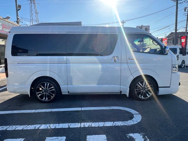 ハイエースワゴン ＧＬ　ファインテックツアラー４ＷＤ／両側電動スライドドア／４キャプテンシート１０人乗／寒冷地仕様／１１インチナビ／フリップダウンモニター／ＥＴＣ／防音＆防振キット／減衰力調整ショック／１８ＡＷ／ＬＥＤテール（4枚目）