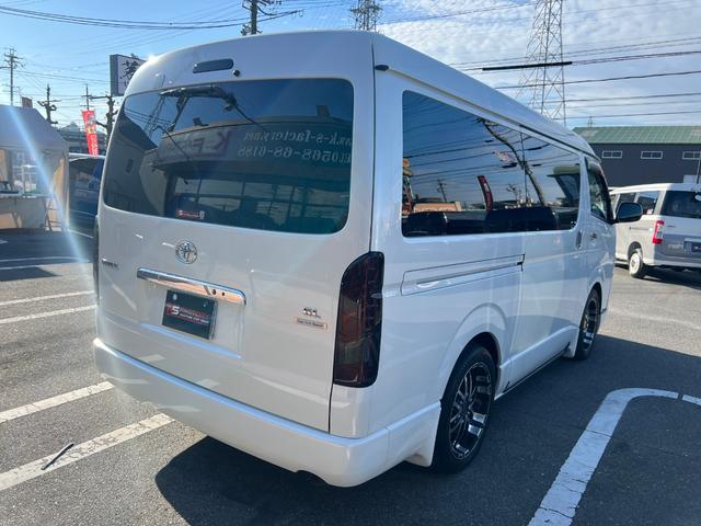 ハイエースワゴン ＧＬ　ファインテックツアラー４ＷＤ／両側電動スライドドア／４キャプテンシート１０人乗／寒冷地仕様／１１インチナビ／フリップダウンモニター／ＥＴＣ／防音＆防振キット／減衰力調整ショック／１８ＡＷ／ＬＥＤテール（5枚目）