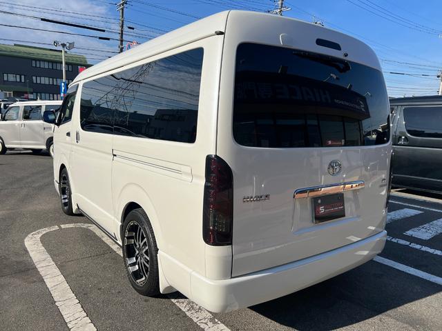 ハイエースワゴン ＧＬ　ファインテックツアラー４ＷＤ／両側電動スライドドア／４キャプテンシート１０人乗／寒冷地仕様／１１インチナビ／フリップダウンモニター／ＥＴＣ／防音＆防振キット／減衰力調整ショック／１８ＡＷ／ＬＥＤテール（7枚目）