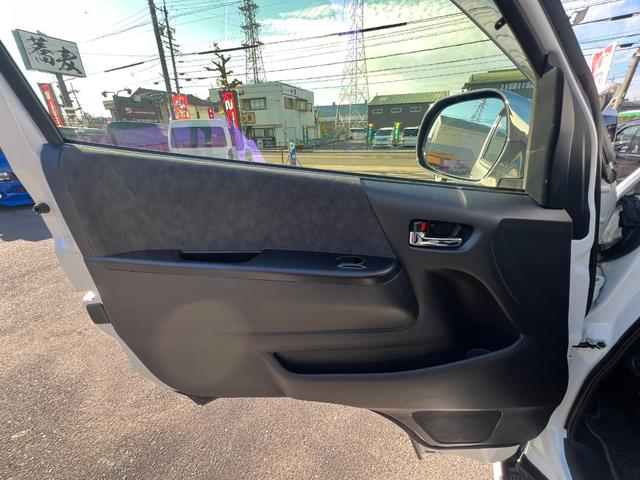 ハイエースワゴン ＧＬ　ファインテックツアラー４ＷＤ／両側電動スライドドア／４キャプテンシート１０人乗／寒冷地仕様／１１インチナビ／フリップダウンモニター／ＥＴＣ／防音＆防振キット／減衰力調整ショック／１８ＡＷ／ＬＥＤテール（13枚目）
