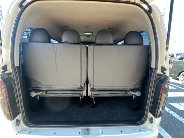 ハイエースワゴン ＧＬ　ファインテックツアラー４ＷＤ／両側電動スライドドア／４キャプテンシート１０人乗／寒冷地仕様／１１インチナビ／フリップダウンモニター／ＥＴＣ／防音＆防振キット／減衰力調整ショック／１８ＡＷ／ＬＥＤテール（17枚目）