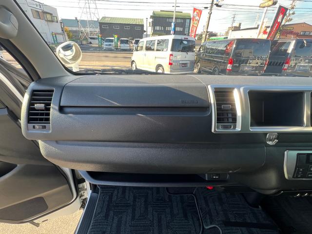 ハイエースワゴン ＧＬ　ファインテックツアラー４ＷＤ／両側電動スライドドア／４キャプテンシート１０人乗／寒冷地仕様／１１インチナビ／フリップダウンモニター／ＥＴＣ／防音＆防振キット／減衰力調整ショック／１８ＡＷ／ＬＥＤテール（49枚目）