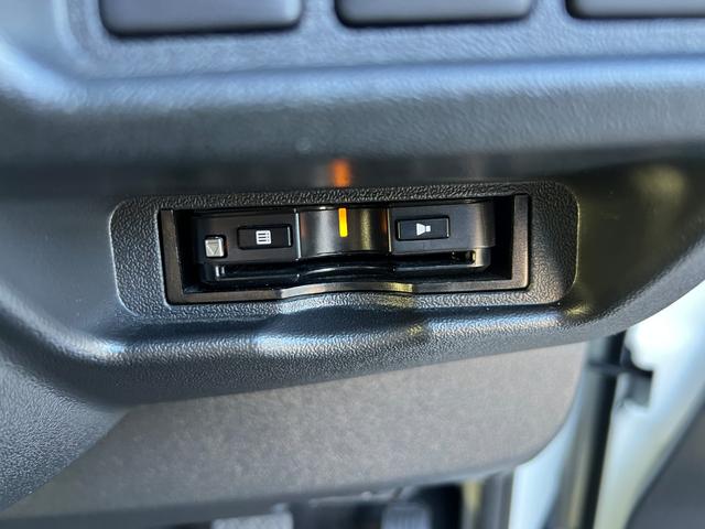 ハイエースワゴン ＧＬ　ファインテックツアラー４ＷＤ／両側電動スライドドア／４キャプテンシート１０人乗／寒冷地仕様／１１インチナビ／フリップダウンモニター／ＥＴＣ／防音＆防振キット／減衰力調整ショック／１８ＡＷ／ＬＥＤテール（53枚目）