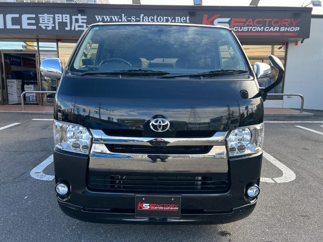 ハイエースバン スーパーＧＬ　ダークプライム　ディーゼルターボ／ブルーレイ再生可能９インチナビ／前後カメラドラレコ／バックカメラ／レーダー探知機／ビルトインＥＴＣ／ローダウン／Ｆスポイラー／１６ＡＷ＆パラダタイヤ／マフラーカッター／ＬＥＤヘッド（3枚目）