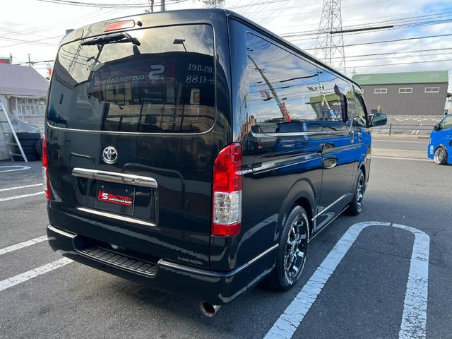ハイエースバン スーパーＧＬ　ダークプライム　ディーゼルターボ／ブルーレイ再生可能９インチナビ／前後カメラドラレコ／バックカメラ／レーダー探知機／ビルトインＥＴＣ／ローダウン／Ｆスポイラー／１６ＡＷ＆パラダタイヤ／マフラーカッター／ＬＥＤヘッド（5枚目）