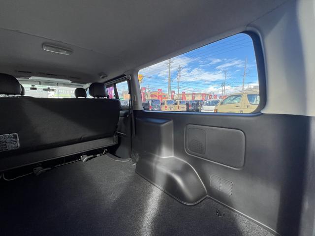 ハイエースバン スーパーＧＬ　ダークプライム　ディーゼルターボ／ブルーレイ再生可能９インチナビ／前後カメラドラレコ／バックカメラ／レーダー探知機／ビルトインＥＴＣ／ローダウン／Ｆスポイラー／１６ＡＷ＆パラダタイヤ／マフラーカッター／ＬＥＤヘッド（21枚目）