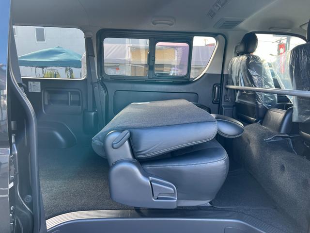 ハイエースバン スーパーＧＬ　ダークプライム　ディーゼルターボ／ブルーレイ再生可能９インチナビ／前後カメラドラレコ／バックカメラ／レーダー探知機／ビルトインＥＴＣ／ローダウン／Ｆスポイラー／１６ＡＷ＆パラダタイヤ／マフラーカッター／ＬＥＤヘッド（23枚目）