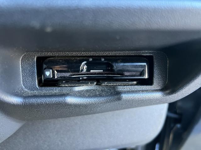 ハイエースバン スーパーＧＬ　ダークプライム　ディーゼルターボ／ブルーレイ再生可能９インチナビ／前後カメラドラレコ／バックカメラ／レーダー探知機／ビルトインＥＴＣ／ローダウン／Ｆスポイラー／１６ＡＷ＆パラダタイヤ／マフラーカッター／ＬＥＤヘッド（33枚目）