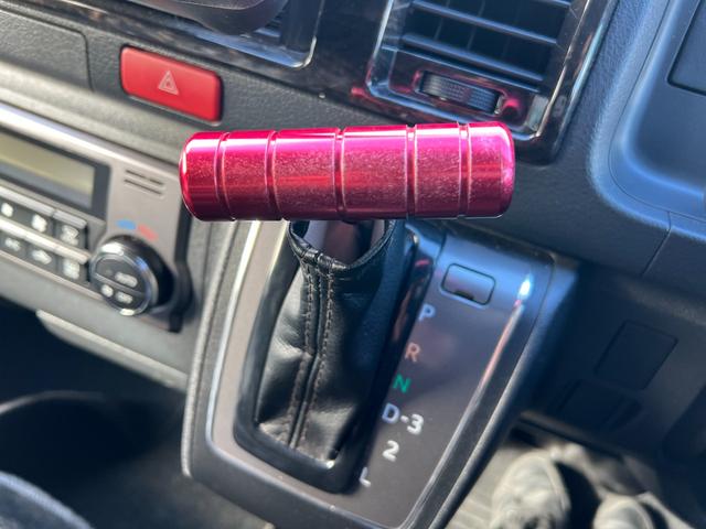 ハイエースバン スーパーＧＬ　ダークプライム　ディーゼルターボ／ブルーレイ再生可能９インチナビ／前後カメラドラレコ／バックカメラ／レーダー探知機／ビルトインＥＴＣ／ローダウン／Ｆスポイラー／１６ＡＷ＆パラダタイヤ／マフラーカッター／ＬＥＤヘッド（44枚目）