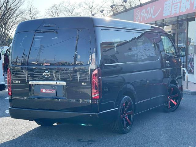 ハイエースワゴン ＧＬ　未登録新車／４ＷＤ／Ｖｅｒ２内装架装サルーン２／フルフラット／対座対面シート／フローリング加工／ＢＩＧ－Ｘ１１インチ／アルパイン後席モニター／前後ドラレコ／ヘッドライトオリジナル塗装／１８インチＡＷ／（32枚目）