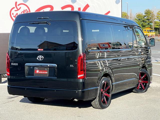 ハイエースワゴン ＧＬ　未登録新車／４ＷＤ／Ｖｅｒ２内装架装サルーン２／フルフラット／対座対面シート／フローリング加工／ＢＩＧ－Ｘ１１インチ／アルパイン後席モニター／前後ドラレコ／ヘッドライトオリジナル塗装／１８インチＡＷ／（33枚目）