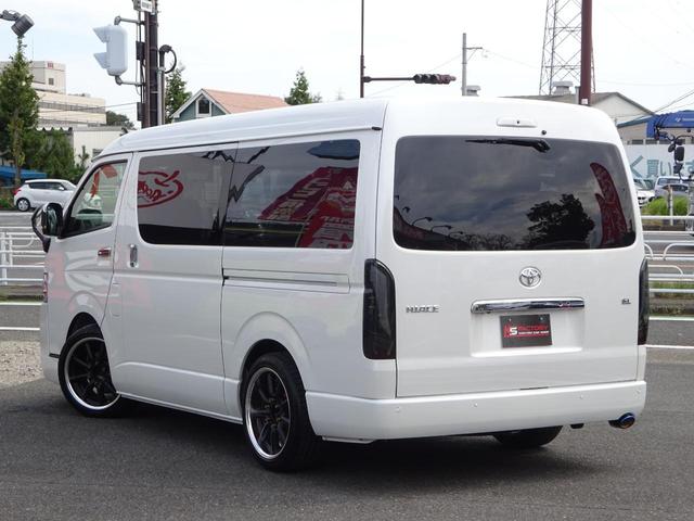 ハイエースワゴン ＧＬ　新車未登録／ＰＶＭ／アルパインＢＩＧ－Ｘ／１２インチ後席モニター／プラクラ／フルセグ／デジタルミラー／全周囲カメラ／ＴＳＳ／シートカバー／ＬＥＤヘッド＆フォグ／１８インチホイール／ローダウン／カスタム（18枚目）