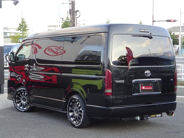 ハイエースワゴン ＧＬ　ユーザー買取車／内装架装／ベッドキット／キャンピングカー仕様／フルセグナビ／後席モニター／フリップダウンモニター／フローリング仕様／パノラミックビュ／全方位カメラ／フルフラット／ユーアイビークル足回り（16枚目）
