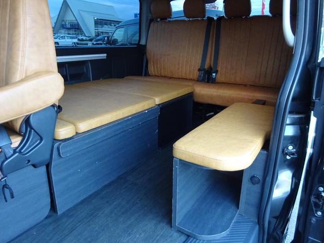 ハイエースワゴン ＧＬ　ユーザー買取車／内装架装／ベッドキット／キャンピングカー仕様／フルセグナビ／後席モニター／フリップダウンモニター／フローリング仕様／パノラミックビュ／全方位カメラ／フルフラット／ユーアイビークル足回り（43枚目）