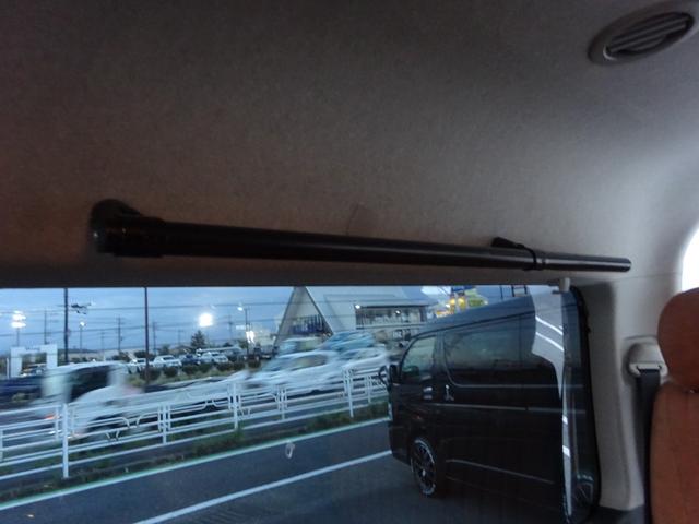 ハイエースワゴン ＧＬ　ユーザー買取車／内装架装／ベッドキット／キャンピングカー仕様／フルセグナビ／後席モニター／フリップダウンモニター／フローリング仕様／パノラミックビュ／全方位カメラ／フルフラット／ユーアイビークル足回り（60枚目）