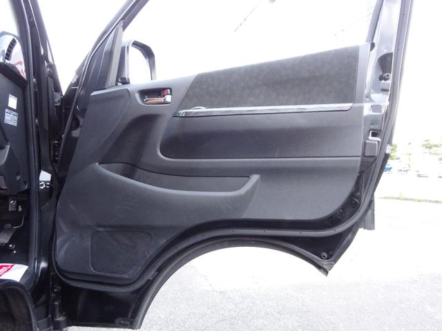 ハイエースワゴン ＧＬ　ユーザー買取車／内装架装／ベッドキット／キャンピングカー仕様／フルセグナビ／後席モニター／フリップダウンモニター／フローリング仕様／パノラミックビュ／全方位カメラ／フルフラット／ユーアイビークル足回り（62枚目）