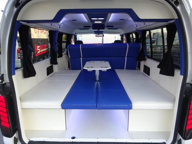 ハイエースワゴン GL ワゴン2.7GL ミドルルーフ/フェイスチェンジ/フルフラットシート/床張り加工済み/ラウンジスタイル内装フルベッド展開可能/LEDヘッドライト/インナーブラック/20インチAW/フローティングナビ(5枚目)