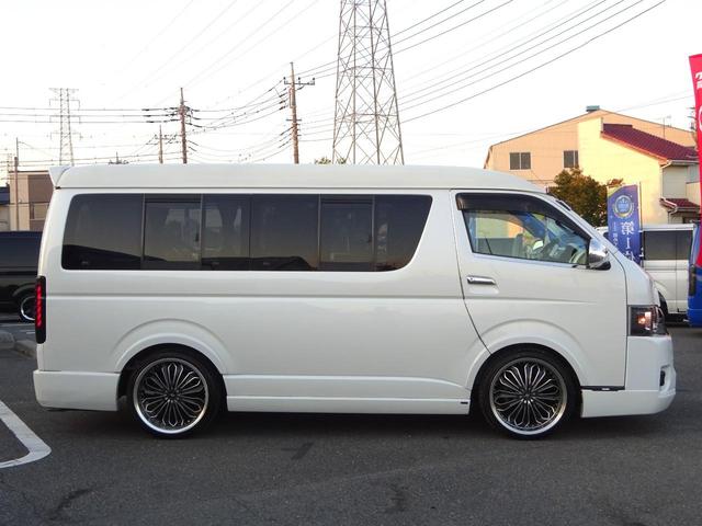 ハイエースワゴン GL ワゴン2.7GL ミドルルーフ/フェイスチェンジ/フルフラットシート/床張り加工済み/ラウンジスタイル内装フルベッド展開可能/LEDヘッドライト/インナーブラック/20インチAW/フローティングナビ(19枚目)