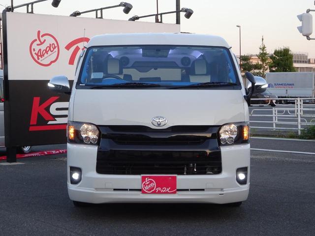 ハイエースワゴン GL ワゴン2.7GL ミドルルーフ/フェイスチェンジ/フルフラットシート/床張り加工済み/ラウンジスタイル内装フルベッド展開可能/LEDヘッドライト/インナーブラック/20インチAW/フローティングナビ(23枚目)