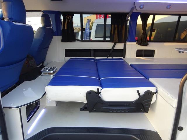 ハイエースワゴン GL ワゴン2.7GL ミドルルーフ/フェイスチェンジ/フルフラットシート/床張り加工済み/ラウンジスタイル内装フルベッド展開可能/LEDヘッドライト/インナーブラック/20インチAW/フローティングナビ(31枚目)