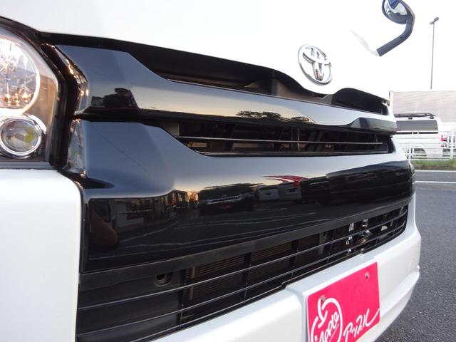 ハイエースワゴン GL ワゴン2.7GL ミドルルーフ/フェイスチェンジ/フルフラットシート/床張り加工済み/ラウンジスタイル内装フルベッド展開可能/LEDヘッドライト/インナーブラック/20インチAW/フローティングナビ(33枚目)