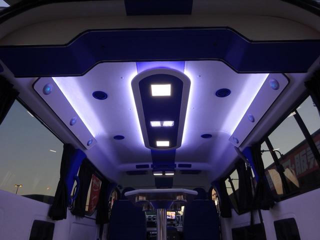 ハイエースワゴン GL ワゴン2.7GL ミドルルーフ/フェイスチェンジ/フルフラットシート/床張り加工済み/ラウンジスタイル内装フルベッド展開可能/LEDヘッドライト/インナーブラック/20インチAW/フローティングナビ(60枚目)