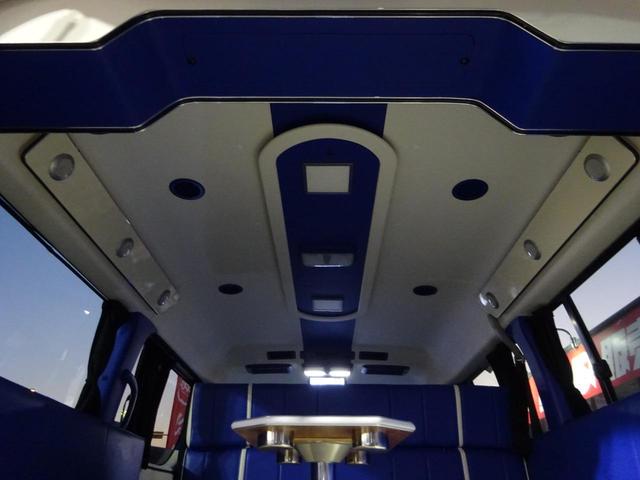 ハイエースワゴン GL ワゴン2.7GL ミドルルーフ/フェイスチェンジ/フルフラットシート/床張り加工済み/ラウンジスタイル内装フルベッド展開可能/LEDヘッドライト/インナーブラック/20インチAW/フローティングナビ(62枚目)