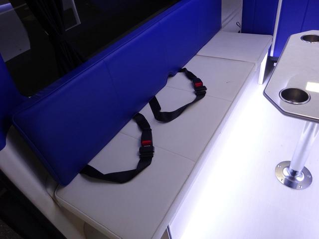 ハイエースワゴン GL ワゴン2.7GL ミドルルーフ/フェイスチェンジ/フルフラットシート/床張り加工済み/ラウンジスタイル内装フルベッド展開可能/LEDヘッドライト/インナーブラック/20インチAW/フローティングナビ(66枚目)