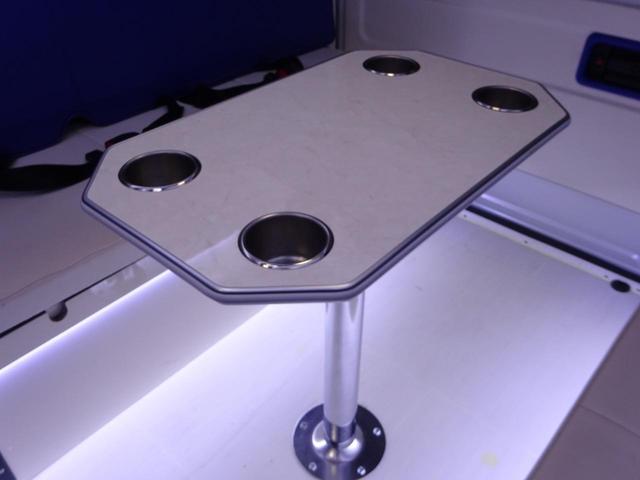 ハイエースワゴン GL ワゴン2.7GL ミドルルーフ/フェイスチェンジ/フルフラットシート/床張り加工済み/ラウンジスタイル内装フルベッド展開可能/LEDヘッドライト/インナーブラック/20インチAW/フローティングナビ(67枚目)