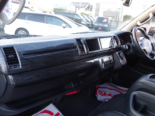 ハイエースワゴン GL ユーザー買取車/ワンオーナー車/Flex使用フルフラットシート/3列目ベンチシート/フローリング施工/フロントリップ/ローダウン/社外17インチAWナスカーホワイトレター/ナビ/フリップダウンモニター(5枚目)