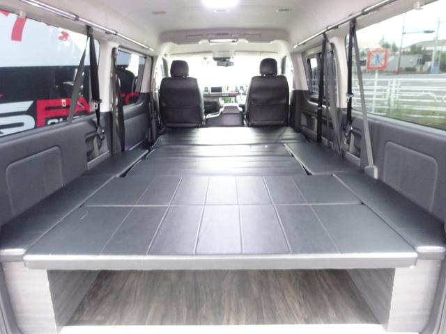 ハイエースワゴン GL ユーザー買取車/ワンオーナー車/Flex使用フルフラットシート/3列目ベンチシート/フローリング施工/フロントリップ/ローダウン/社外17インチAWナスカーホワイトレター/ナビ/フリップダウンモニター(7枚目)