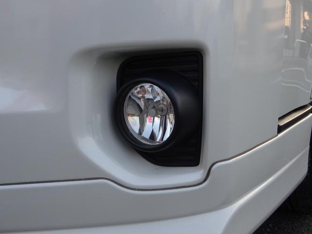 ハイエースワゴン GL ユーザー買取車/ワンオーナー車/Flex使用フルフラットシート/3列目ベンチシート/フローリング施工/フロントリップ/ローダウン/社外17インチAWナスカーホワイトレター/ナビ/フリップダウンモニター(23枚目)