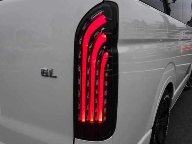 ハイエースワゴン GL ユーザー買取車/ワンオーナー車/Flex使用フルフラットシート/3列目ベンチシート/フローリング施工/フロントリップ/ローダウン/社外17インチAWナスカーホワイトレター/ナビ/フリップダウンモニター(28枚目)
