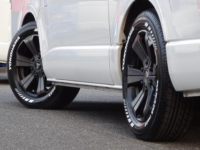 ハイエースワゴン GL ユーザー買取車/ワンオーナー車/Flex使用フルフラットシート/3列目ベンチシート/フローリング施工/フロントリップ/ローダウン/社外17インチAWナスカーホワイトレター/ナビ/フリップダウンモニター(29枚目)