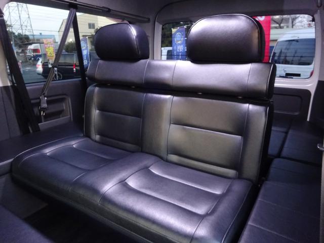ハイエースワゴン GL ユーザー買取車/ワンオーナー車/Flex使用フルフラットシート/3列目ベンチシート/フローリング施工/フロントリップ/ローダウン/社外17インチAWナスカーホワイトレター/ナビ/フリップダウンモニター(44枚目)