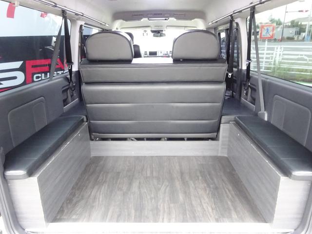 ハイエースワゴン GL ユーザー買取車/ワンオーナー車/Flex使用フルフラットシート/3列目ベンチシート/フローリング施工/フロントリップ/ローダウン/社外17インチAWナスカーホワイトレター/ナビ/フリップダウンモニター(47枚目)