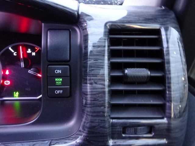 ハイエースワゴン GL ユーザー買取車/ワンオーナー車/Flex使用フルフラットシート/3列目ベンチシート/フローリング施工/フロントリップ/ローダウン/社外17インチAWナスカーホワイトレター/ナビ/フリップダウンモニター(59枚目)