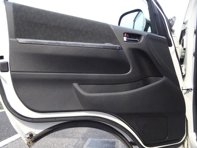 ハイエースワゴン GL ユーザー買取車/ワンオーナー車/Flex使用フルフラットシート/3列目ベンチシート/フローリング施工/フロントリップ/ローダウン/社外17インチAWナスカーホワイトレター/ナビ/フリップダウンモニター(60枚目)