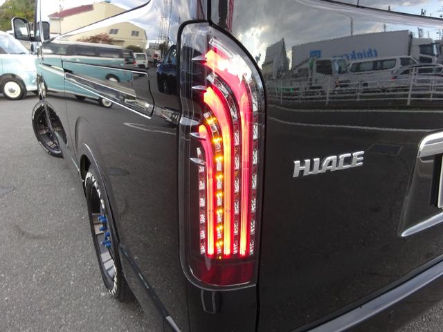 ハイエースワゴン GL FLEX内装架装Ver1/ワンオーナー車/フルフラットベッド/床フローリング加工/脱着式テーブル/パノラミックビューモニター/全方位カメラ/フルセグナビ/ETC/デジタルインナーミラー/17インチAW(18枚目)