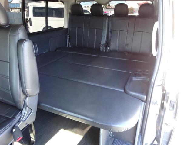 ハイエースワゴン ＧＬ　内装架装／ベッドキット／床フローリング加工／７型フェイス／ＳＤフルセグナビ／後席モニター／ＥＴＣ／パワースライドドア／コンビハンドル／シートカバー／１９インチＡＷ／フルエアロ／インナーブラックライト／（2枚目）
