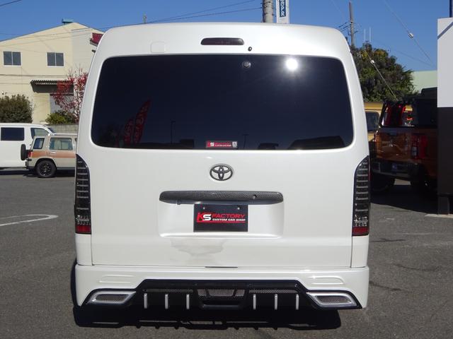 ハイエースワゴン ＧＬ　内装架装／ベッドキット／床フローリング加工／７型フェイス／ＳＤフルセグナビ／後席モニター／ＥＴＣ／パワースライドドア／コンビハンドル／シートカバー／１９インチＡＷ／フルエアロ／インナーブラックライト／（15枚目）