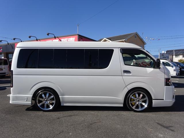 ハイエースワゴン ＧＬ　内装架装／ベッドキット／床フローリング加工／７型フェイス／ＳＤフルセグナビ／後席モニター／ＥＴＣ／パワースライドドア／コンビハンドル／シートカバー／１９インチＡＷ／フルエアロ／インナーブラックライト／（16枚目）