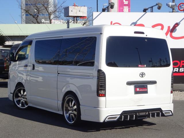 ハイエースワゴン ＧＬ　内装架装／ベッドキット／床フローリング加工／７型フェイス／ＳＤフルセグナビ／後席モニター／ＥＴＣ／パワースライドドア／コンビハンドル／シートカバー／１９インチＡＷ／フルエアロ／インナーブラックライト／（17枚目）