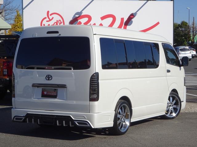 ハイエースワゴン ＧＬ　内装架装／ベッドキット／床フローリング加工／７型フェイス／ＳＤフルセグナビ／後席モニター／ＥＴＣ／パワースライドドア／コンビハンドル／シートカバー／１９インチＡＷ／フルエアロ／インナーブラックライト／（18枚目）