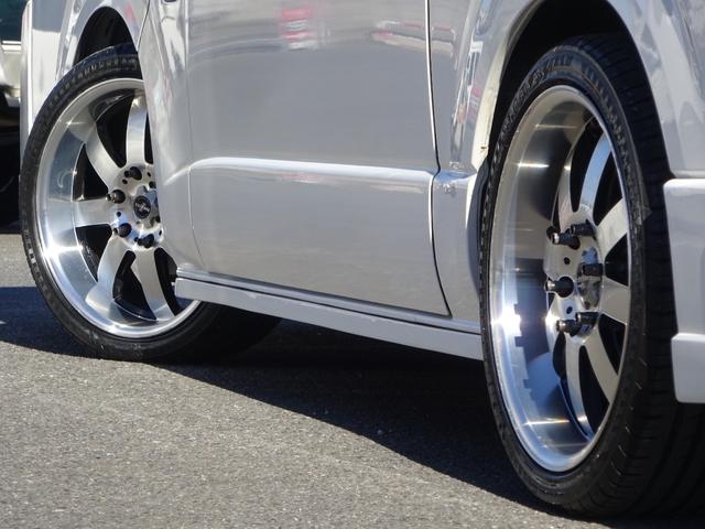 ハイエースワゴン ＧＬ　内装架装／ベッドキット／床フローリング加工／７型フェイス／ＳＤフルセグナビ／後席モニター／ＥＴＣ／パワースライドドア／コンビハンドル／シートカバー／１９インチＡＷ／フルエアロ／インナーブラックライト／（19枚目）