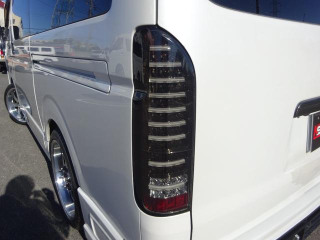 ハイエースワゴン ＧＬ　内装架装／ベッドキット／床フローリング加工／７型フェイス／ＳＤフルセグナビ／後席モニター／ＥＴＣ／パワースライドドア／コンビハンドル／シートカバー／１９インチＡＷ／フルエアロ／インナーブラックライト／（29枚目）