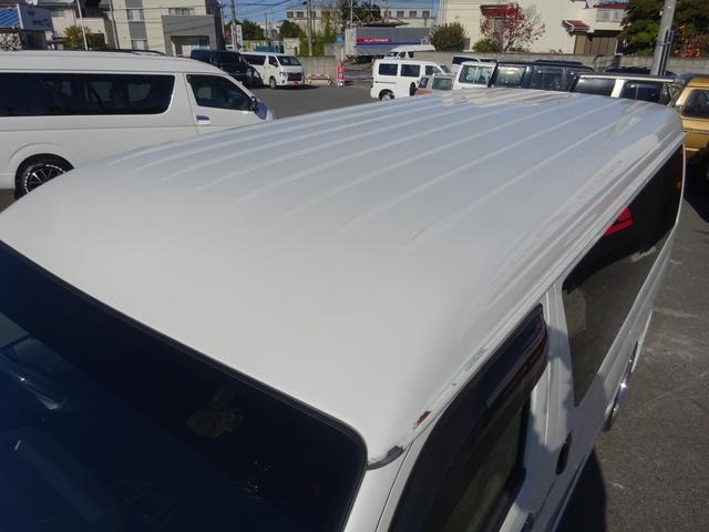 ハイエースワゴン ＧＬ　内装架装／ベッドキット／床フローリング加工／７型フェイス／ＳＤフルセグナビ／後席モニター／ＥＴＣ／パワースライドドア／コンビハンドル／シートカバー／１９インチＡＷ／フルエアロ／インナーブラックライト／（39枚目）