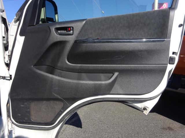 ハイエースワゴン ＧＬ　内装架装／ベッドキット／床フローリング加工／７型フェイス／ＳＤフルセグナビ／後席モニター／ＥＴＣ／パワースライドドア／コンビハンドル／シートカバー／１９インチＡＷ／フルエアロ／インナーブラックライト／（56枚目）